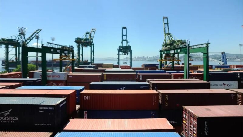 Balança comercial tem superávit de US$ 7,74 bilhões em setembro