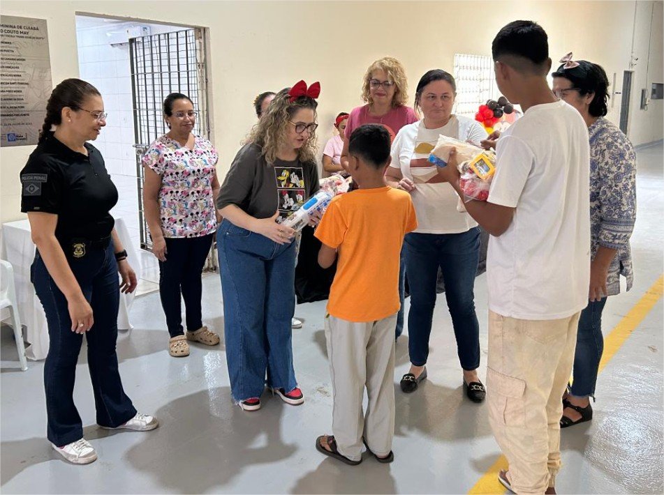 Sejus promove ação de acolhimento a filhos e netos de mulheres custodiadas na Penitenciária Feminina