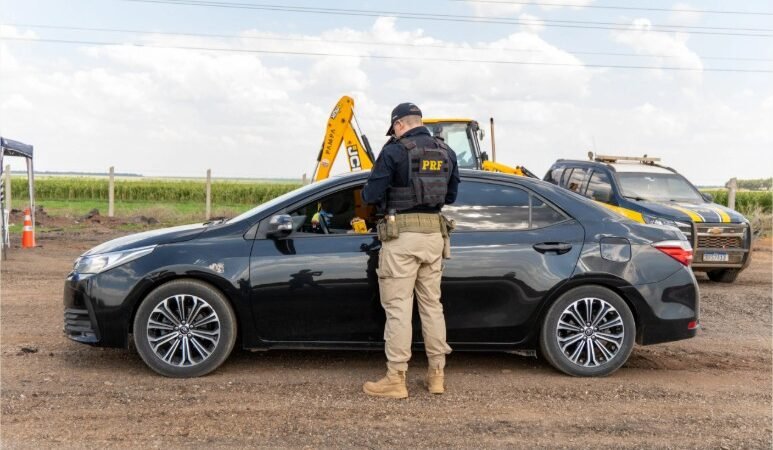 Ultrapassagens arriscadas na BR-163 levam PRF a abordar 35 motoristas em MT