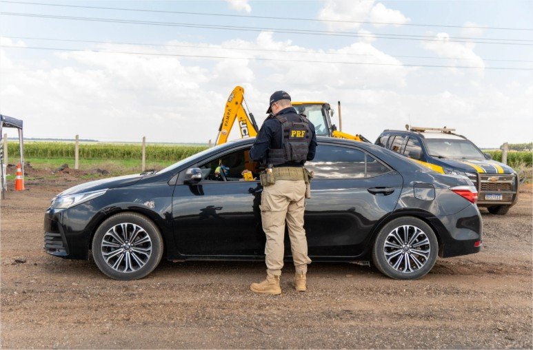 Ultrapassagens arriscadas na BR-163 levam PRF a abordar 35 motoristas em MT