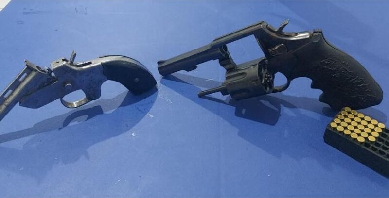 Polícia Militar prende idoso com duas armas de fogo em Nobres
