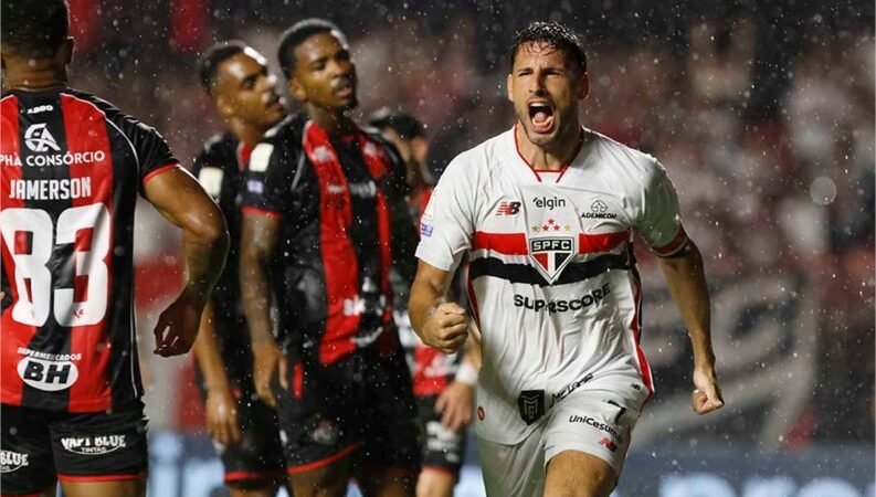 Com gols de Calleri e a volta de Lucas Moura, São Paulo vence Vitória