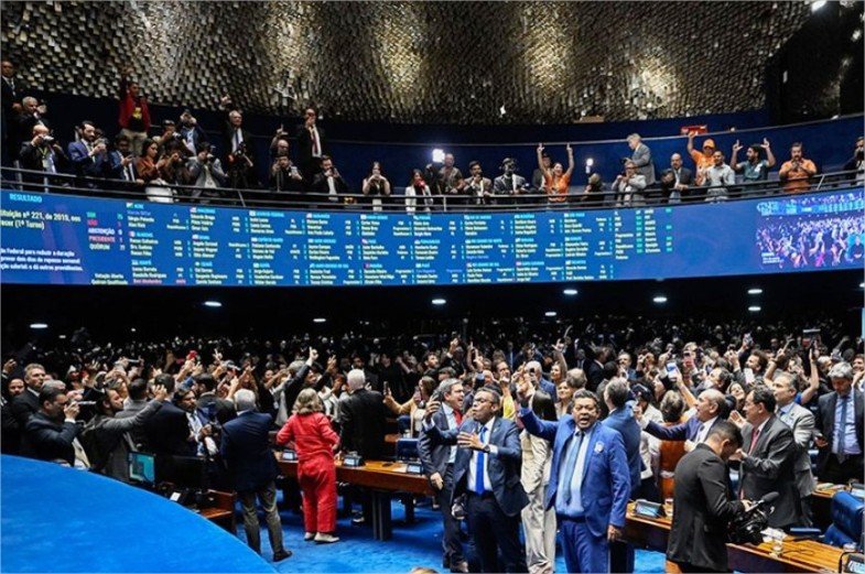 Senado aprova PEC do fim da escala 6×1 e trabalhador terá dois dias de folga