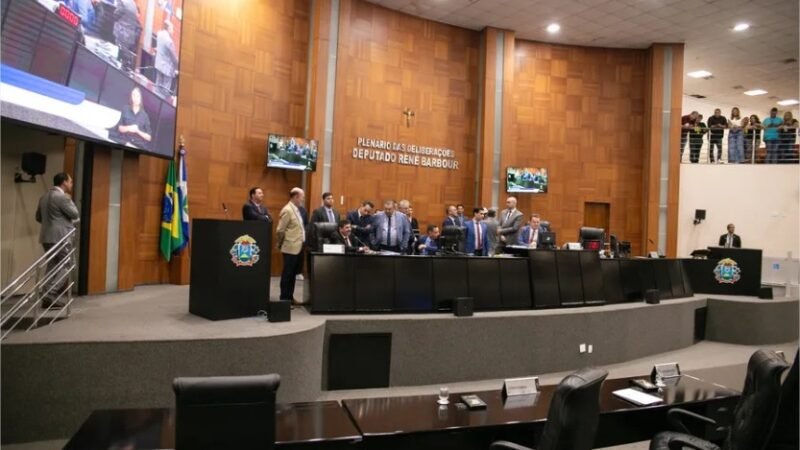 Deputados aprovam 28 projetos de lei em sessão desta quarta-feira