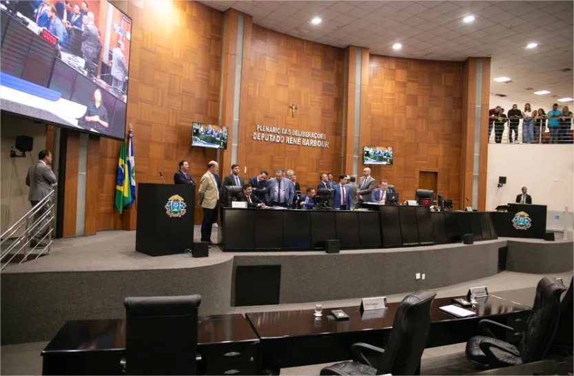 Deputados aprovam 28 projetos de lei em sessão desta quarta-feira