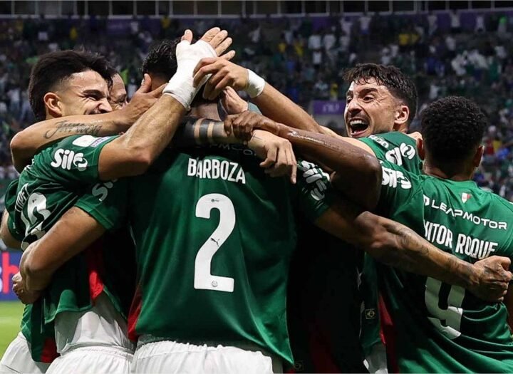 Palmeiras dá show, goleia o Corinthians e segue na caça ao líder