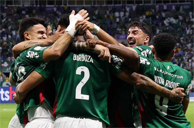 Palmeiras dá show, goleia o Corinthians e segue na caça ao líder