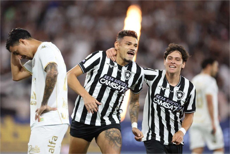 Com gol de Tiquinho, Botafogo vence a primeira sob comando de Tite