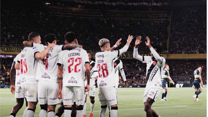Na Bombonera, Vasco vence o Boca e abre vantagem na semifinal da Sula