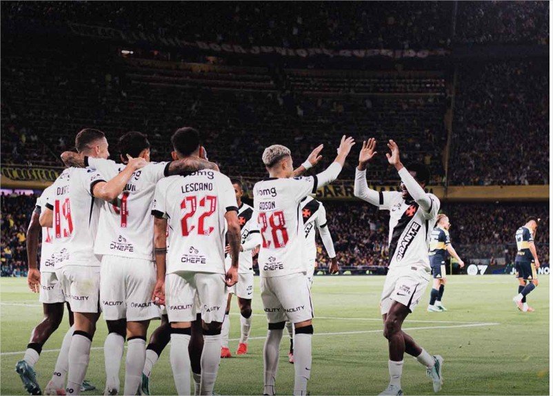 Na Bombonera, Vasco vence o Boca e abre vantagem na semifinal da Sula