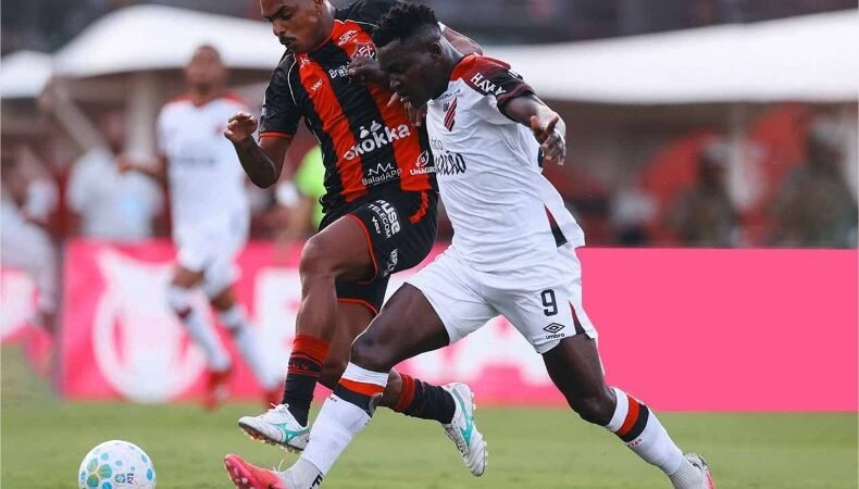 Vitória e Athletico empatam em duelo equilibrado pelo Brasileirão
