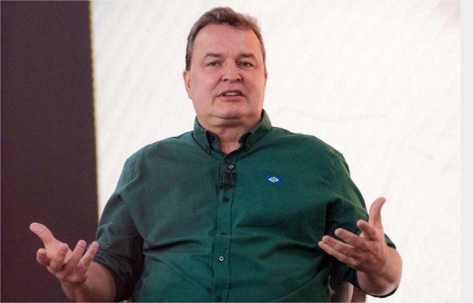 Max reafirma foco em moradia para idosos e atendimento a crianças neurodivergentes
