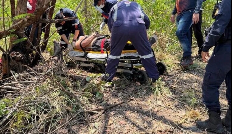Motociclista perde o controle em curva e bate em árvore na MT-251 entre Cuiabá e Chapada dos Guimarães