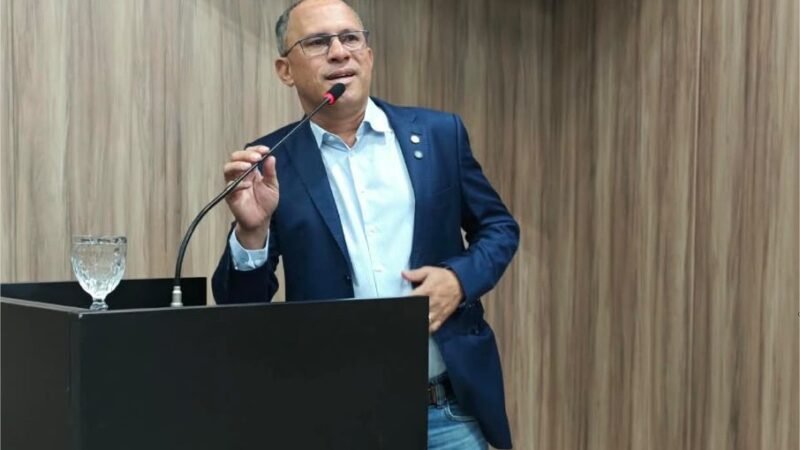 Deputado eleito Fabinho visita a Câmara, discursa na tribuna e agradece apoio de vereadores