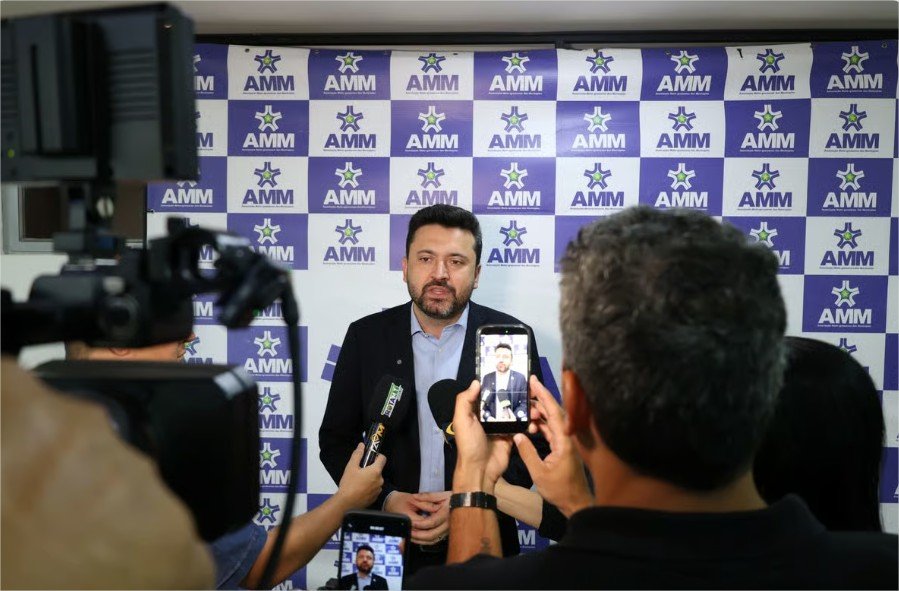 Maninho é reeleito com 111 votos e segue no comando da AMM até 2029