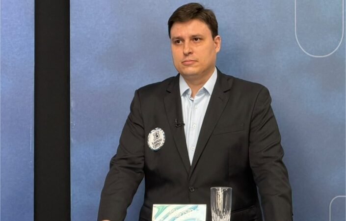 “Me leva para o segundo turno que eu ganho do Pivetta”, afirma Maurício Coelho em debate