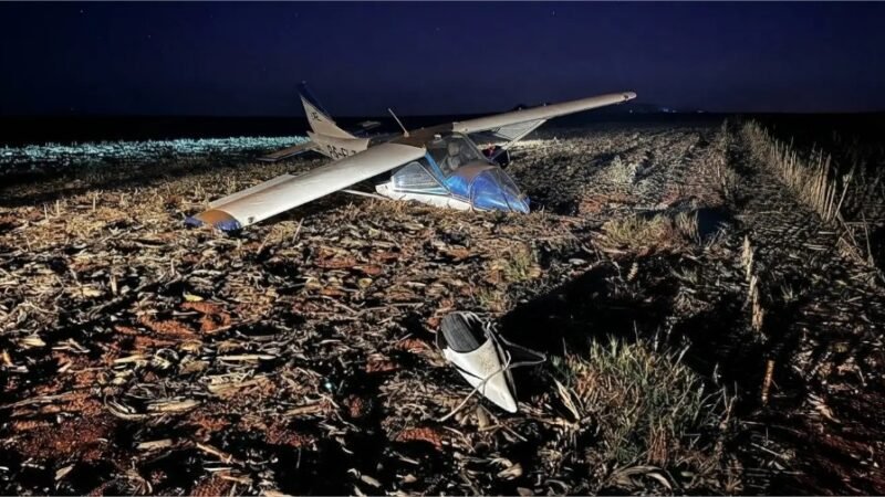 Monomotor atinge rede elétrica e cai em lavoura em Mato Grosso