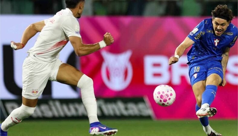 Palmeiras vence Bragantino e dorme na liderança do Brasileirão