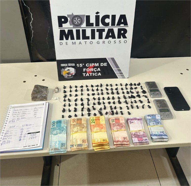 Força Tática apreende mais de cem porções de drogas e prende homem por tráfico de drogas