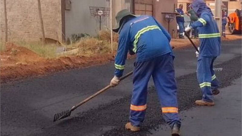 Várzea Grande intensifica tapa-buracos, patrolamento e manutenção de drenagem nesta segunda-feira (19)