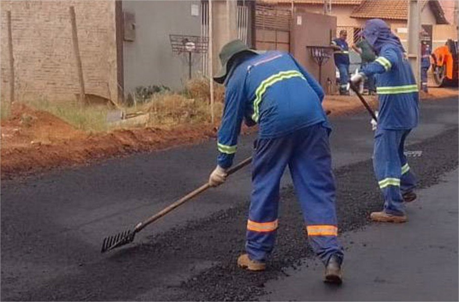 Várzea Grande intensifica tapa-buracos, patrolamento e manutenção de drenagem nesta segunda-feira (19)